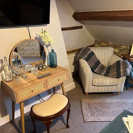 Moreton-in-Marsh Siam Cottage Guesthouse Over 300 Years Old With Thai Restaurant מראה חיצוני תמונה