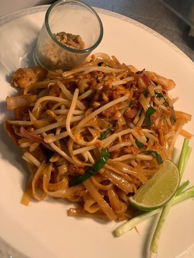 Moreton-in-Marsh Siam Cottage Guesthouse Over 300 Years Old With Thai Restaurant מראה חיצוני תמונה