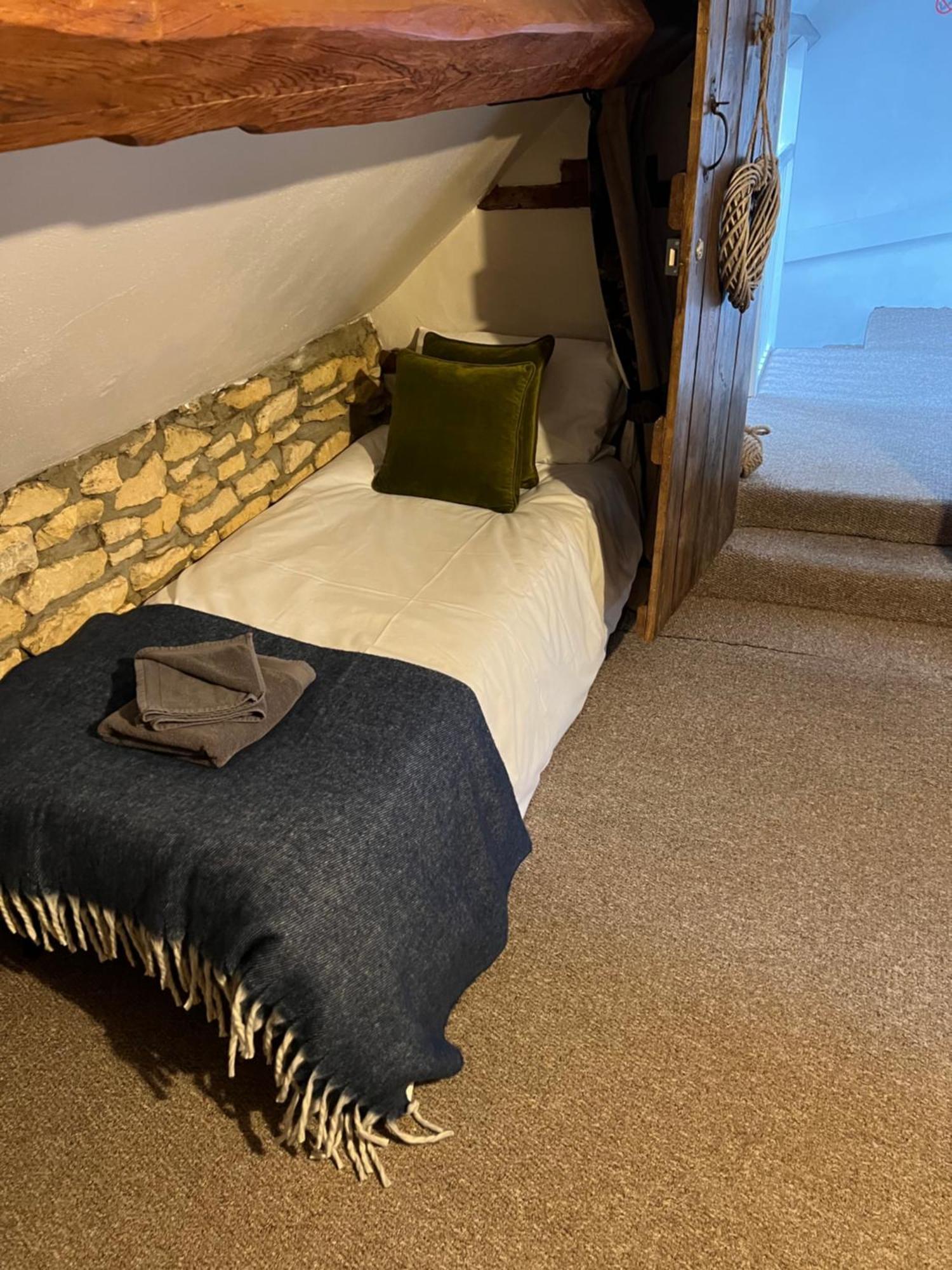 Moreton-in-Marsh Siam Cottage Guesthouse Over 300 Years Old With Thai Restaurant מראה חיצוני תמונה
