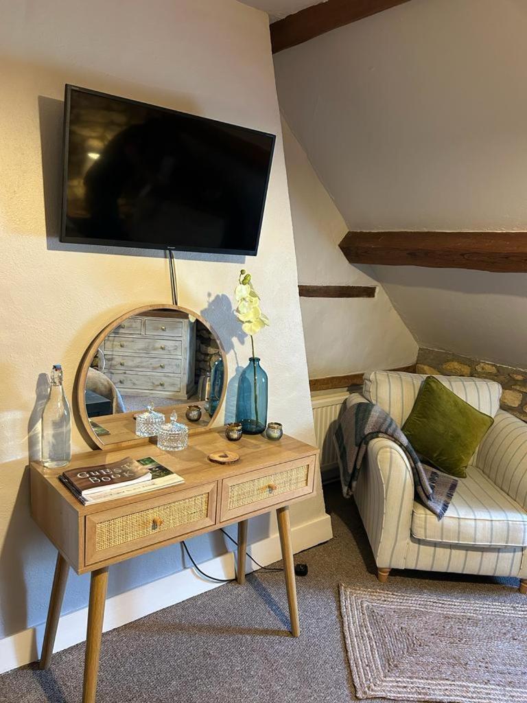Moreton-in-Marsh Siam Cottage Guesthouse Over 300 Years Old With Thai Restaurant מראה חיצוני תמונה